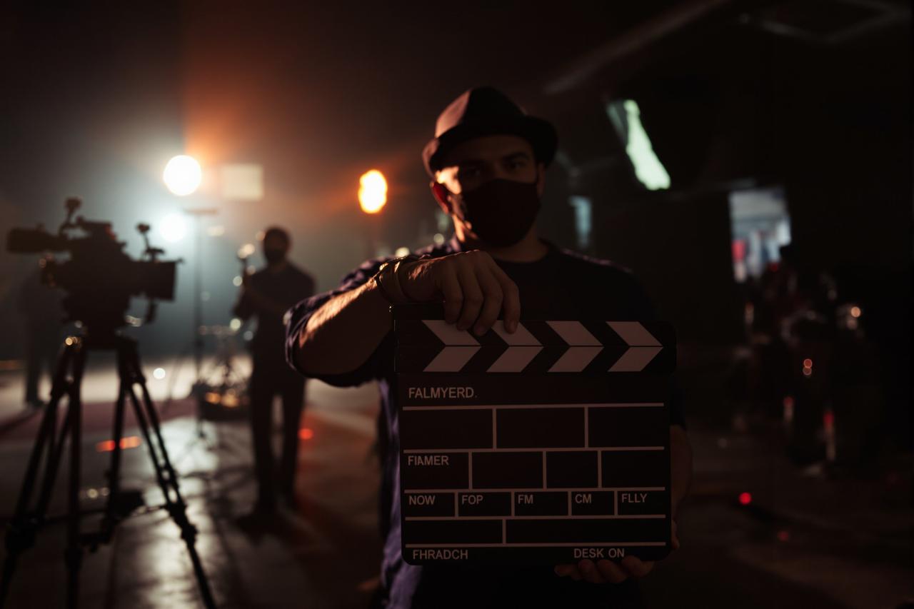 某知名导演新片开机，豪华阵容曝光引发期待